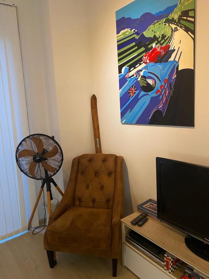 B&B Art And Sleep Antwerpen Bagian luar foto