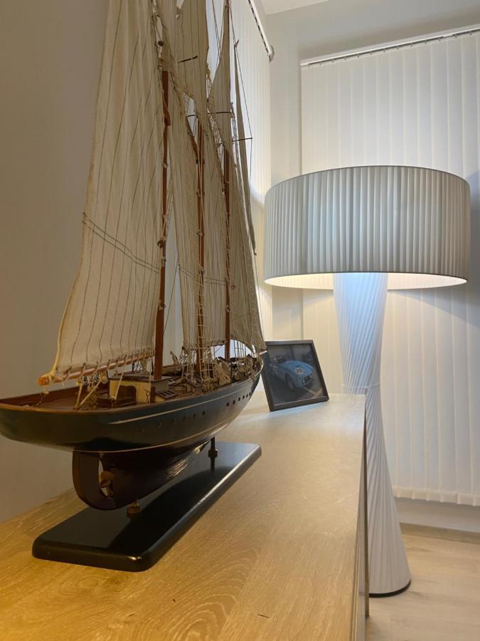 B&B Art And Sleep Antwerpen Bagian luar foto