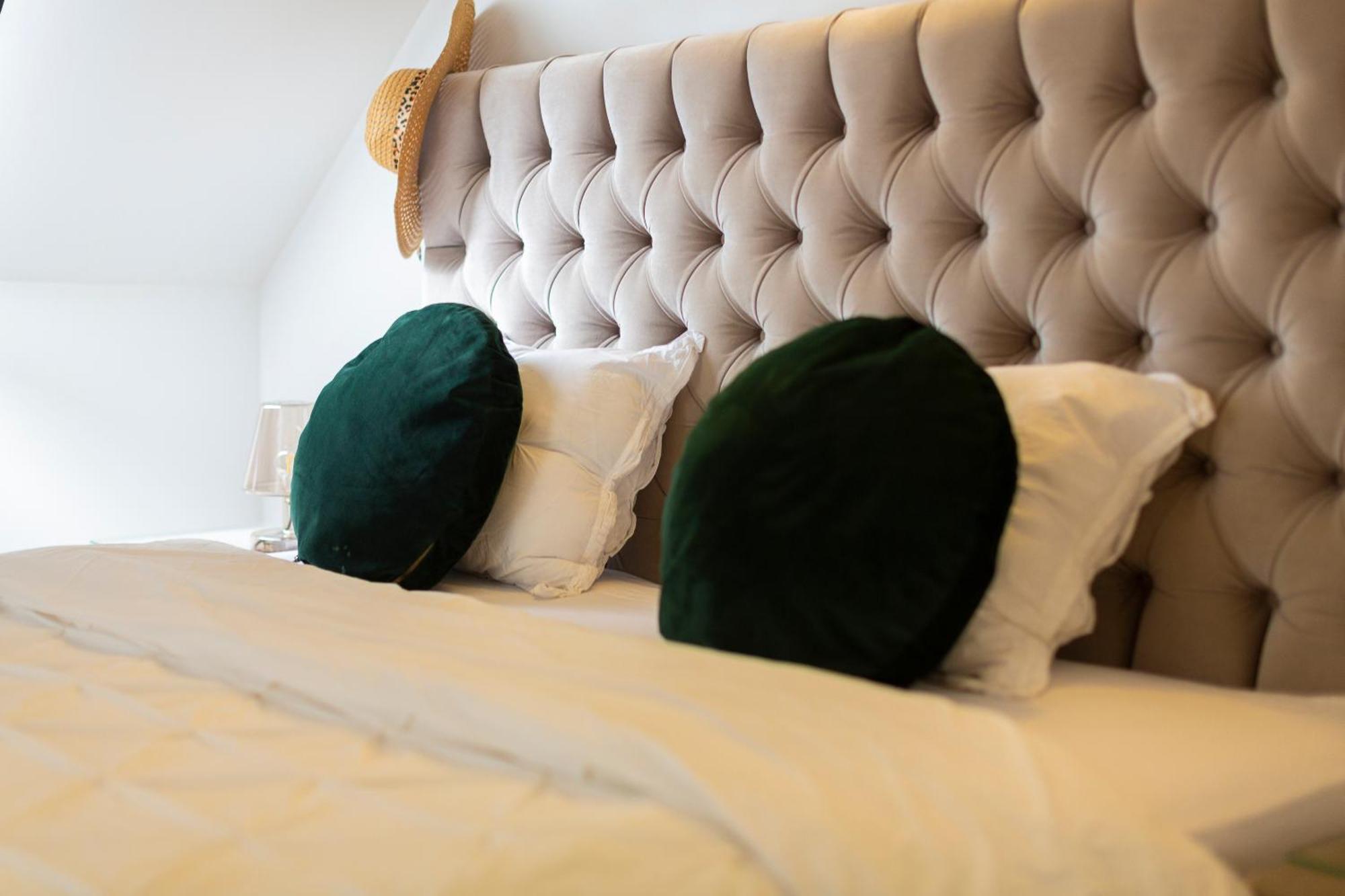 B&B Art And Sleep Antwerpen Bagian luar foto